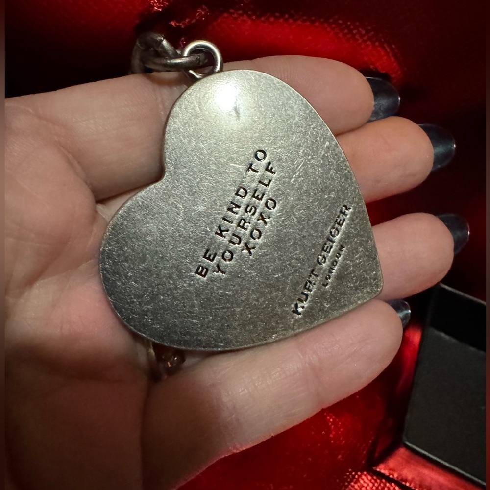 Kurt Geiger Enamel Heart Keyring -EUC - Picture 4 of 5